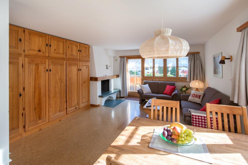 Ferienwohnungen Muntschi Andeer Room photo