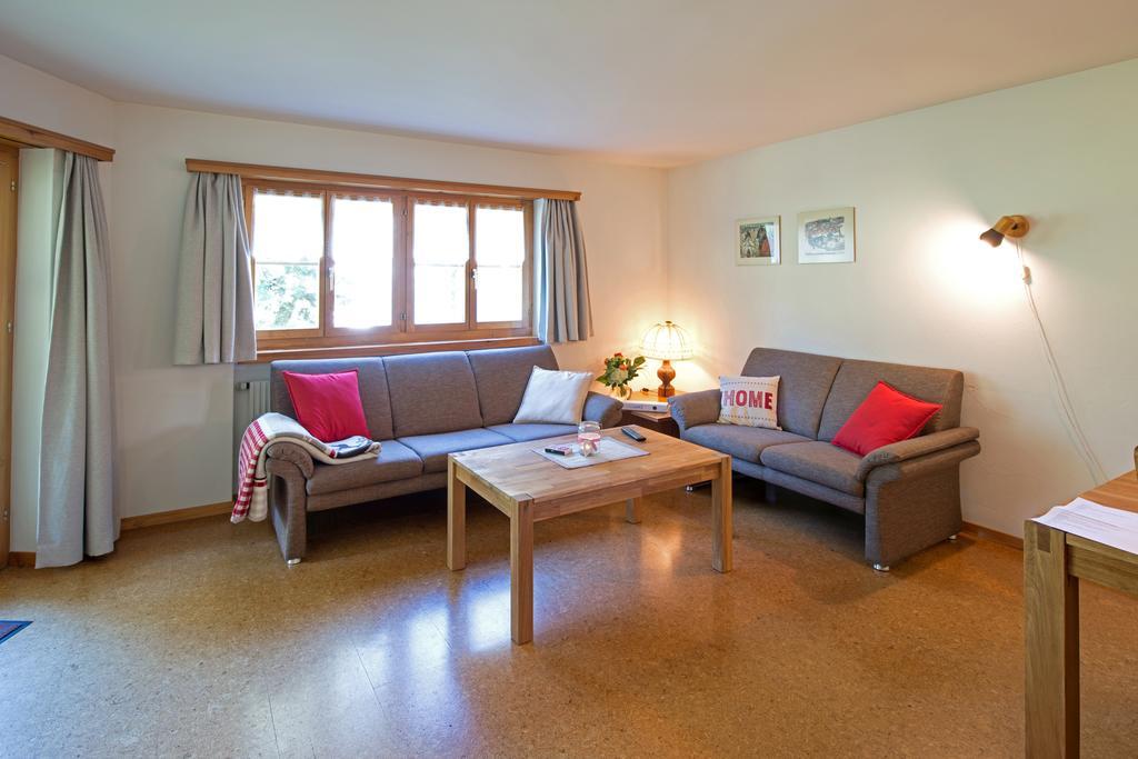 Ferienwohnungen Muntschi Andeer Room photo